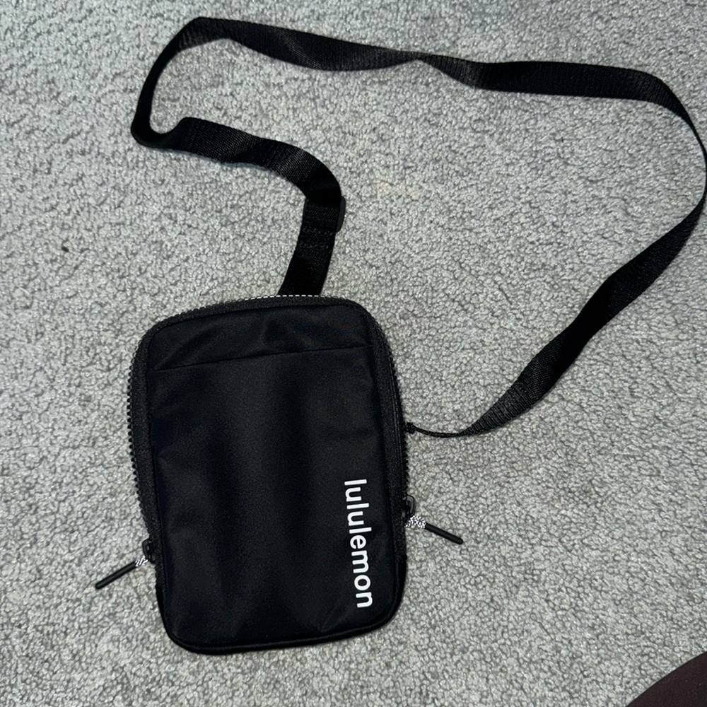 Lululemon crossbody pouch